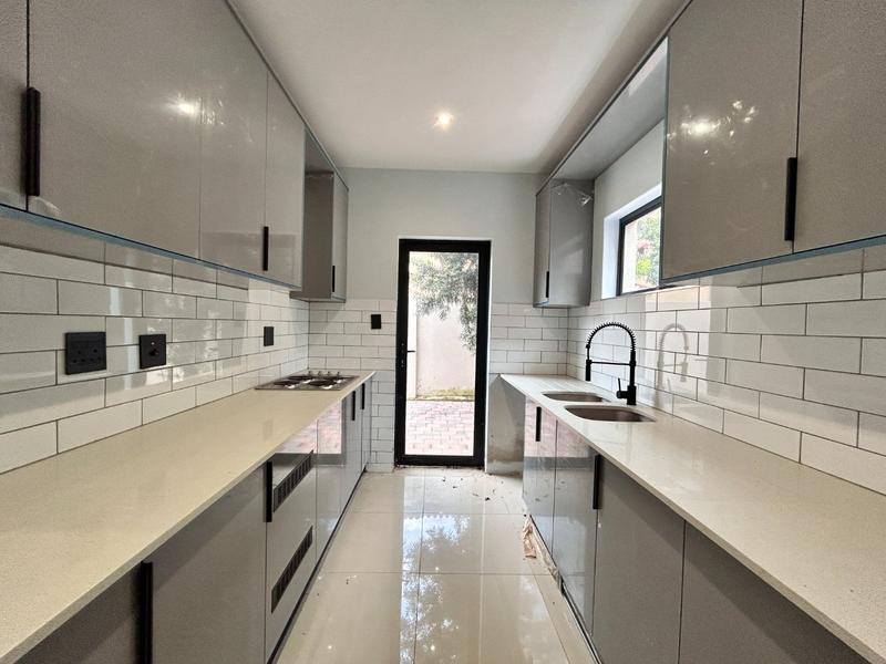5 Bedroom Property for Sale in Melodie North West